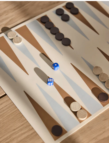 OYOY Lving Design Backgammon peli,karamelli/sininen, tilaustuote